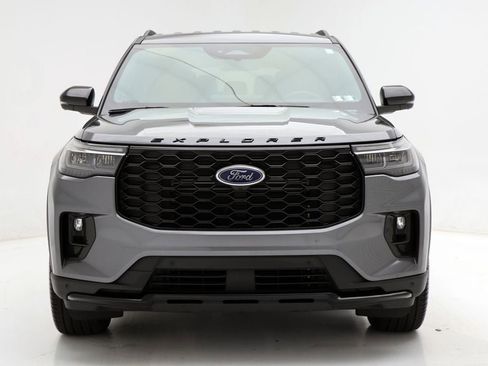 Used 2025 Ford Explorer ST-Line w/ ST-Line Street Pack image 4
