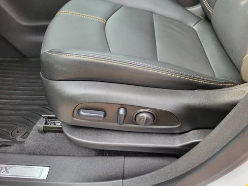 Used 2023 Chevrolet Equinox Premier image 10