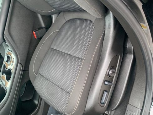 Used 2023 GMC Acadia SLE w/ Driver Convenience Package image 13