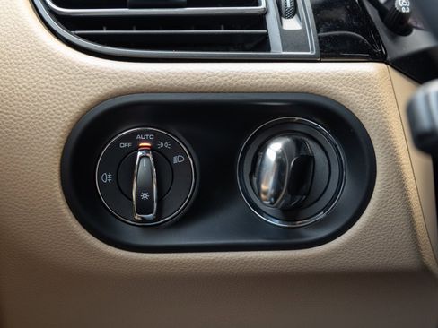 Certified 2023 Porsche Macan image 17