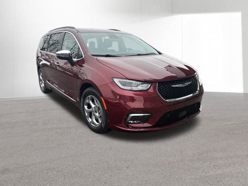 Used 2023 Chrysler Pacifica Limited image 10