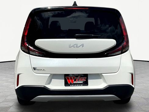 Used 2023 Kia Soul LX w/ LX Technology Package FWD image 5