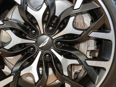 Used 2024 Aston Martin DBX AWD/4WD image 9
