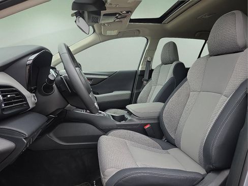 Used 2025 Subaru Outback Premium image 11