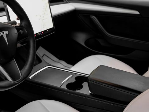 Used 2021 Tesla Model 3 Standard Range Plus RWD image 28