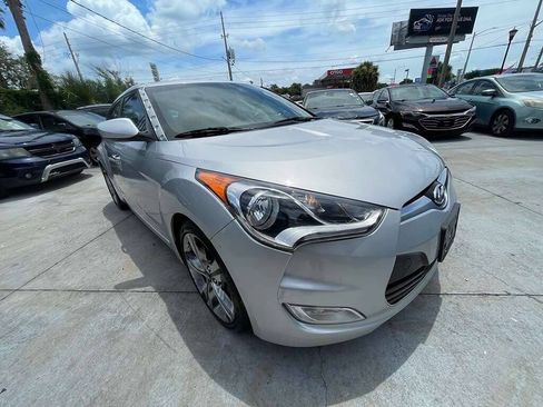 Used 2017 Hyundai Veloster Value Edition FWD image 2