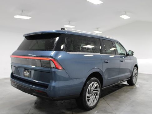 New 2027 Lincoln Navigator L Reserve RWD image 8