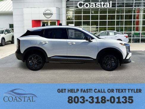New 2026 Nissan Kicks SR FWD image 4