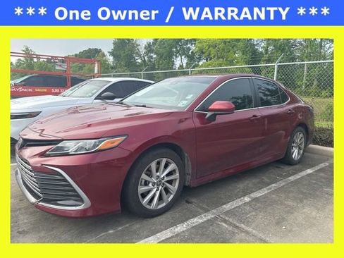 Used 2022 Toyota Camry LE image 1