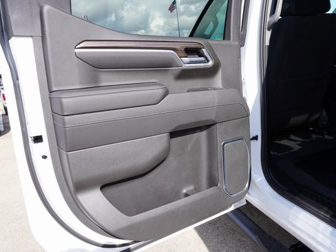 Used 2022 Chevrolet Silverado 1500 LT w/ Convenience Package II image 18