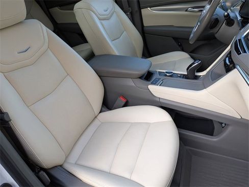 Certified 2023 Cadillac XT5 Premium Luxury w/ LPO, Floor Liner Package image 25