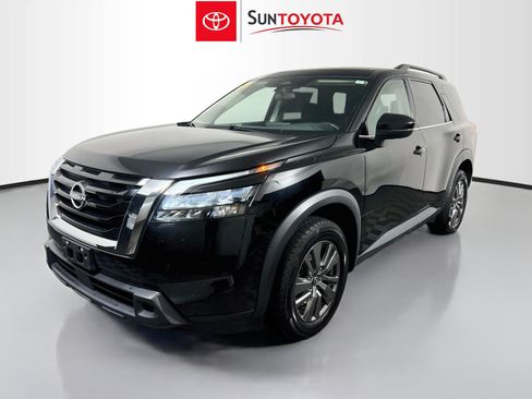 Used 2024 Nissan Pathfinder SV FWD image 9