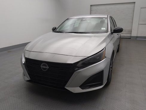 Used 2025 Nissan Altima 2.5 SV FWD image 15