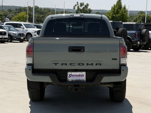 Used 2023 Toyota Tacoma TRD Off-Road w/ Technology Package AWD/4WD image 5