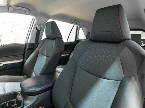 Used 2024 Toyota RAV4 XLE AWD/4WD image 6