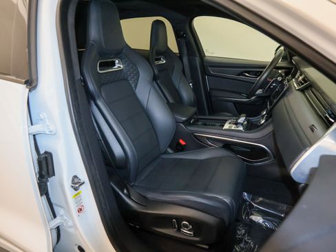 Used 2021 Jaguar F-PACE SVR image 50