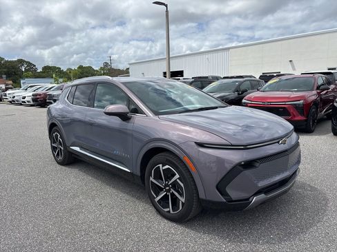 Used 2025 Chevrolet Equinox EV LT image 7