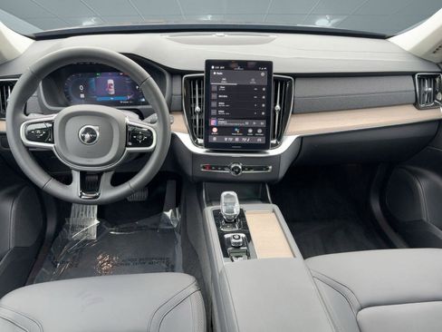 Certified 2025 Volvo XC90 B6 Plus image 25