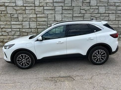 Used 2023 Ford Escape SE FWD image 3