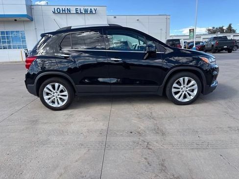 Used 2017 Chevrolet Trax Premier w/ Driver Confidence II Package FWD image 4