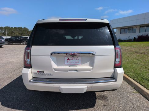 Used 2015 GMC Yukon XL Denali w/ Premium Package image 4