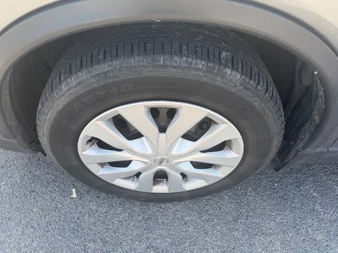 Used 2020 Nissan Rogue S FWD image 6
