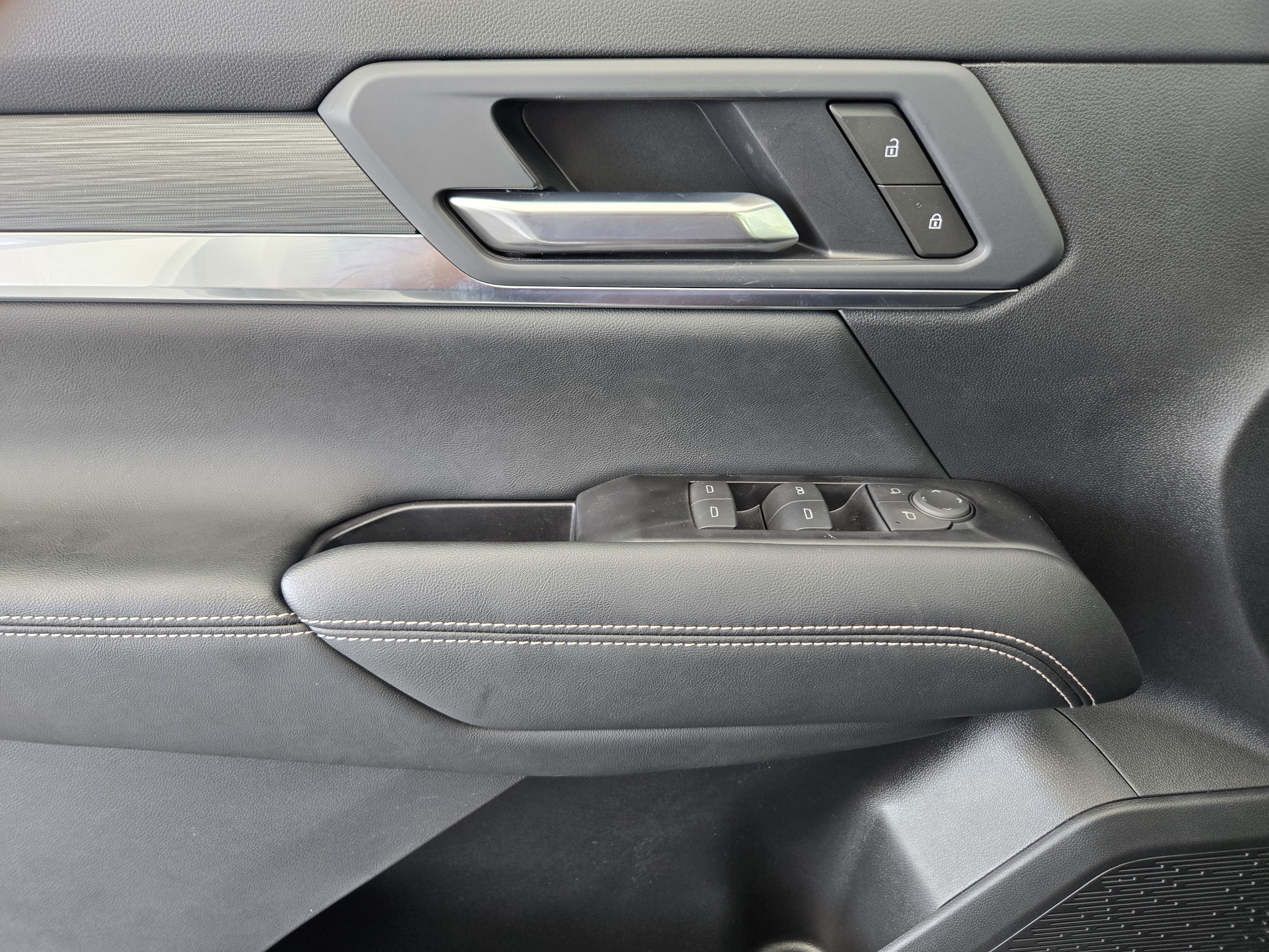 New 2027 GMC Terrain Elevation w/ Black Edition FWD image 17