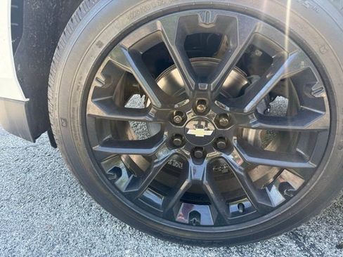 Used 2022 Chevrolet Suburban LT AWD/4WD image 7