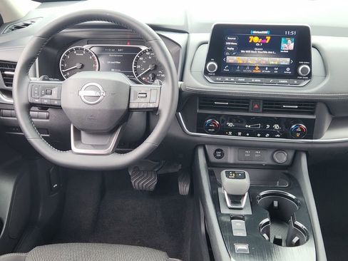 Used 2025 Nissan Rogue SV FWD image 24