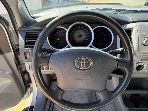 Used 2006 Toyota Tacoma PreRunner RWD image 22