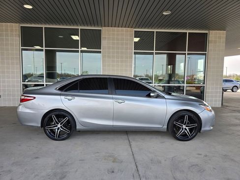 Used 2017 Toyota Camry LE image 4