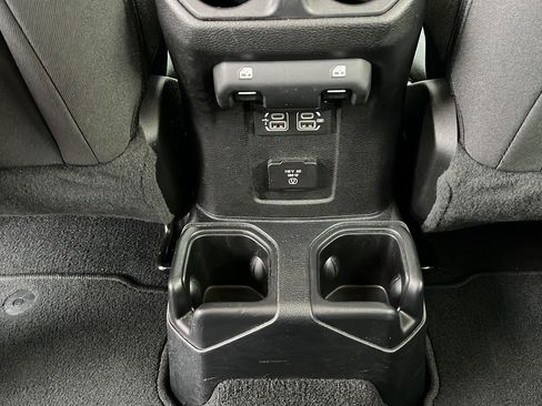 Used 2019 Jeep Wrangler Unlimited Sahara AWD/4WD image 37