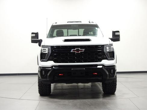 Used 2025 Chevrolet Silverado 2500 ZR2 w/ Technology Package AWD/4WD image 9