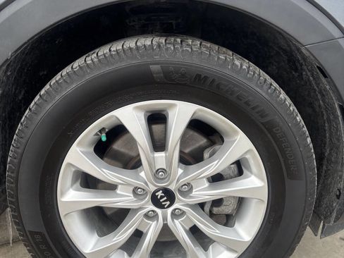 Used 2020 Kia Telluride LX image 9