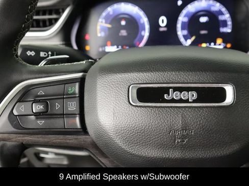 Used 2023 Jeep Grand Cherokee Limited w/ Black Appearance Package AWD/4WD image 8