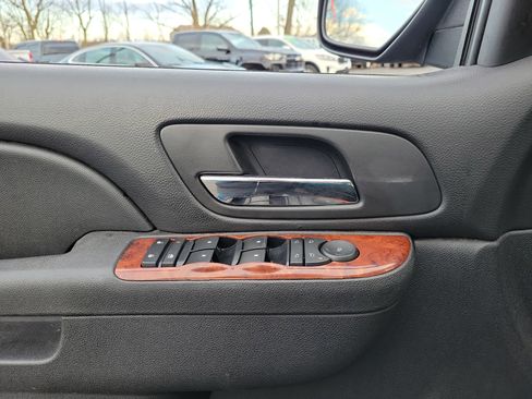 Used 2013 Chevrolet Avalanche LS w/ All-Star Edition image 17