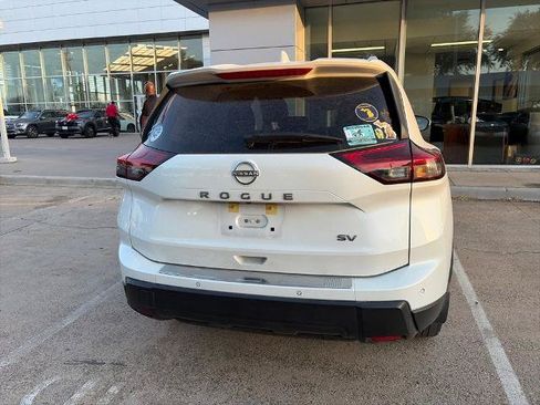 Certified 2024 Nissan Rogue SV w/ SV Premium Package FWD image 10