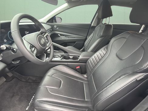 Certified 2025 Hyundai Elantra Limited image 19