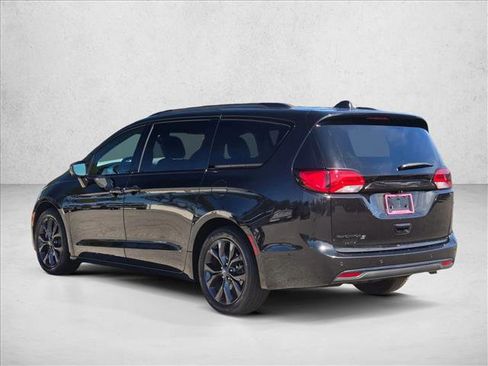 Used 2020 Chrysler Pacifica Touring-L Plus image 8