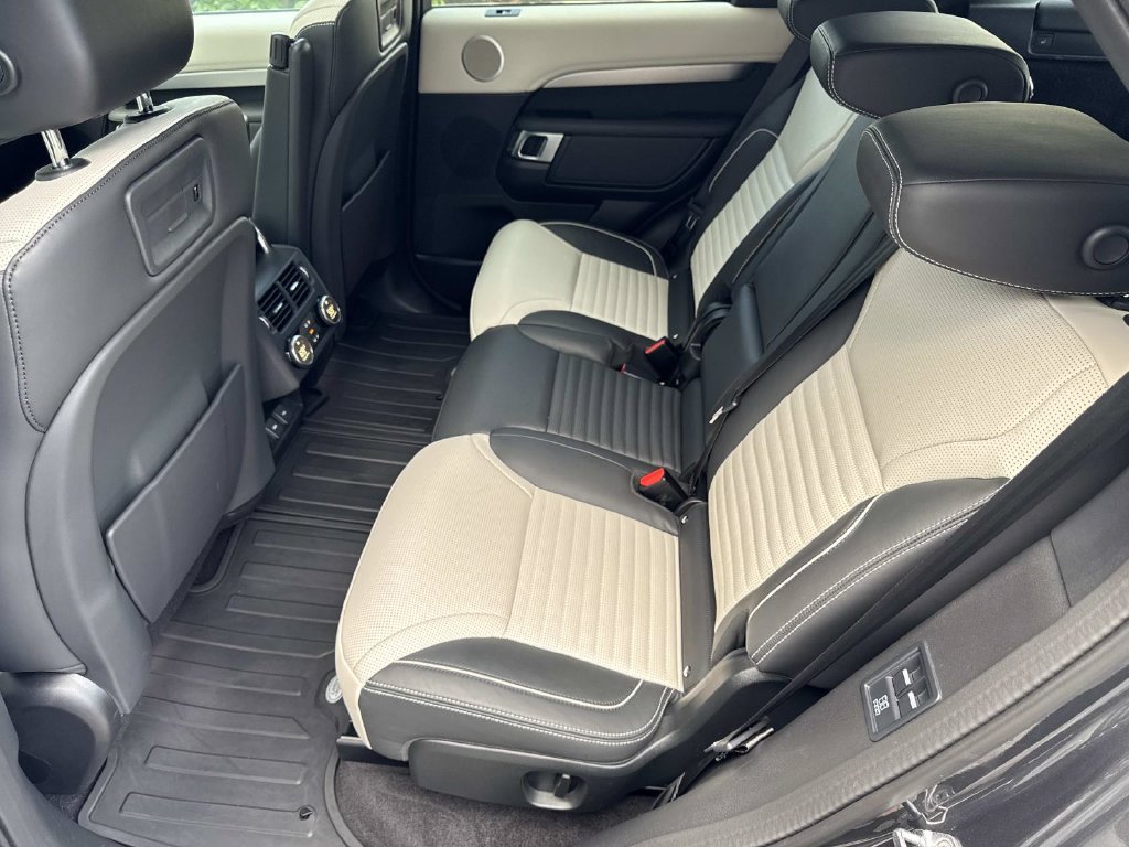 Certified 2024 Land Rover Discovery Dynamic SE AWD/4WD image 16
