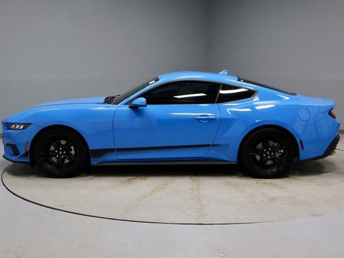 Used 2025 Ford Mustang EcoBoost image 9