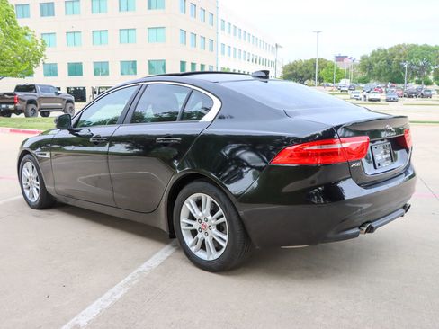 Used 2018 Jaguar XE Premium RWD image 5