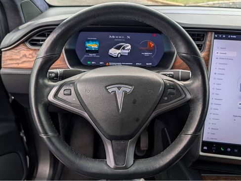Used 2021 Tesla Model X Long Range image 18