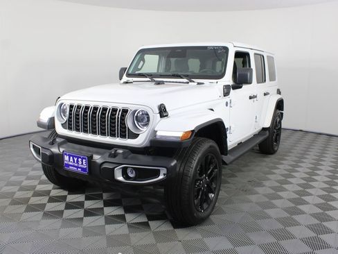 Used 2025 Jeep Wrangler Unlimited Sahara AWD/4WD image 20