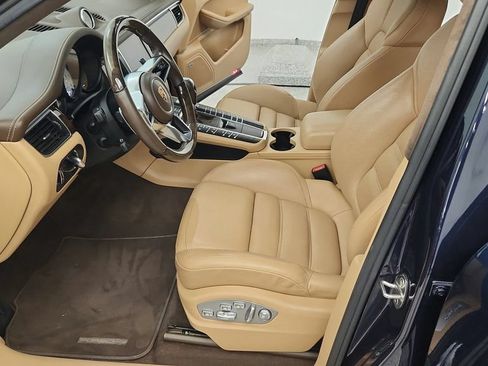 Used 2017 Porsche Macan Turbo AWD/4WD image 35