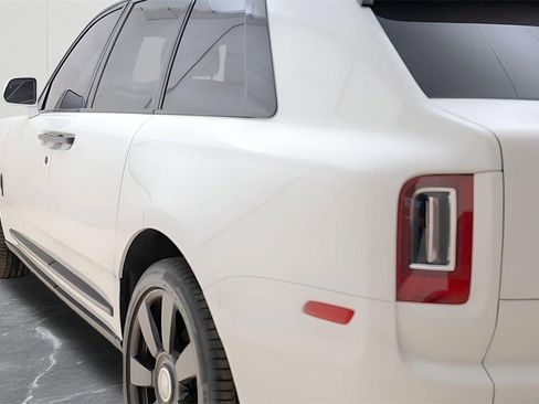 Used 2023 Rolls-Royce Cullinan image 16