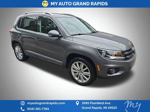 Used 2013 Volkswagen Tiguan S FWD image 2