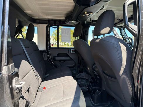 Used 2020 Jeep Wrangler Unlimited Sahara w/ Uconnect 4C Nav & Sound Group AWD/4WD image 19