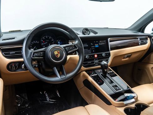 Used 2025 Porsche Macan AWD/4WD image 4
