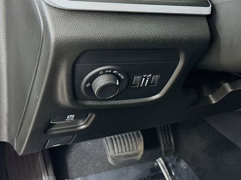 Certified 2025 Jeep Grand Cherokee L Altitude AWD/4WD image 18